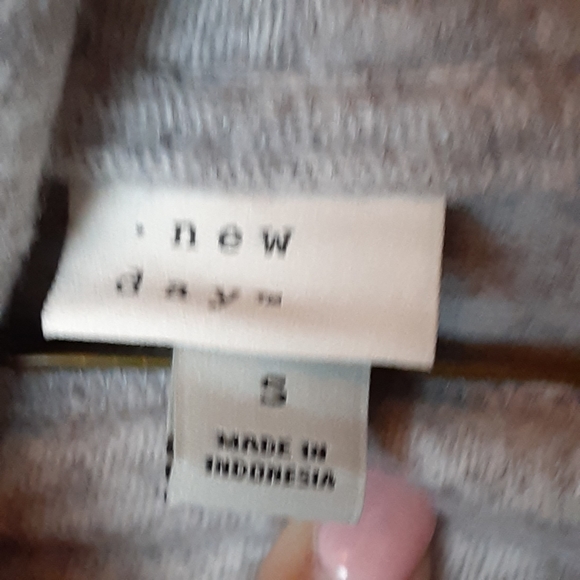 NWT a new day Boxy Long Sleeve Turtleneck Size S - Picture 3 of 8